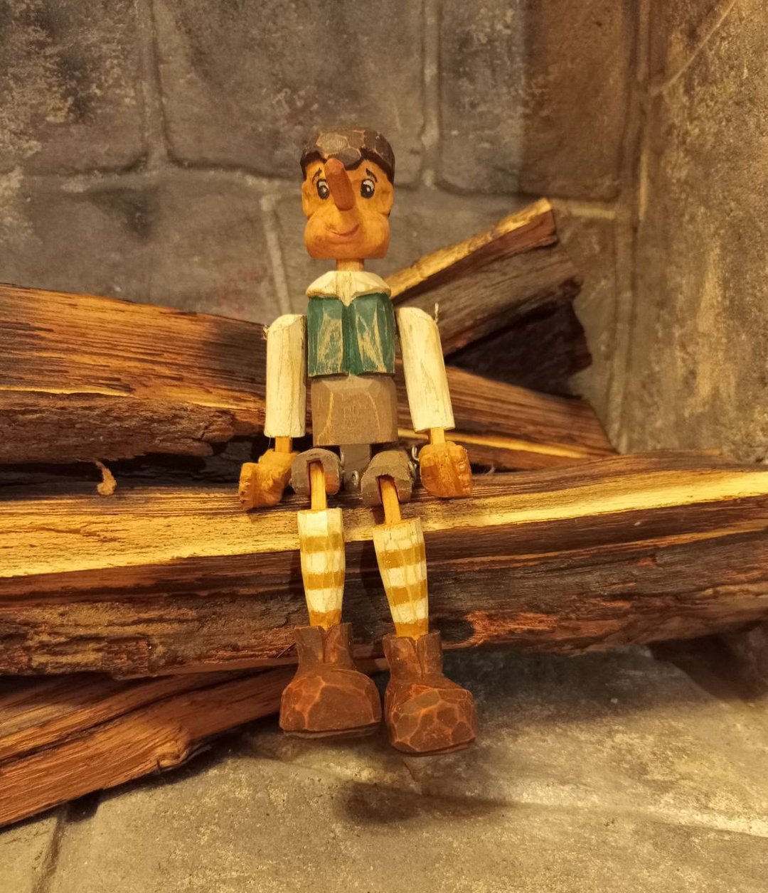 Wooden boy Pinocchio in a green jacket. - 玩偶/公仔 - 木头 多色