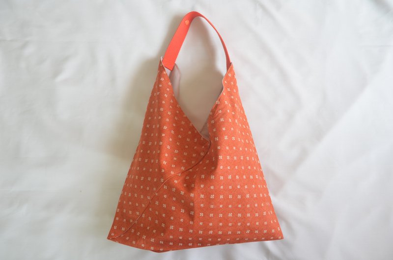 简约式折取袋 幸运草系列 - 手提包/手提袋 - 棉．麻 红色