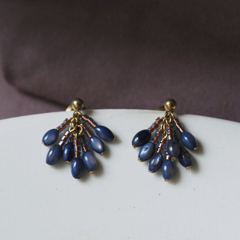限量－短穗贝珠耳环 深蓝 - 耳环/耳夹 - 铜/黄铜 金色