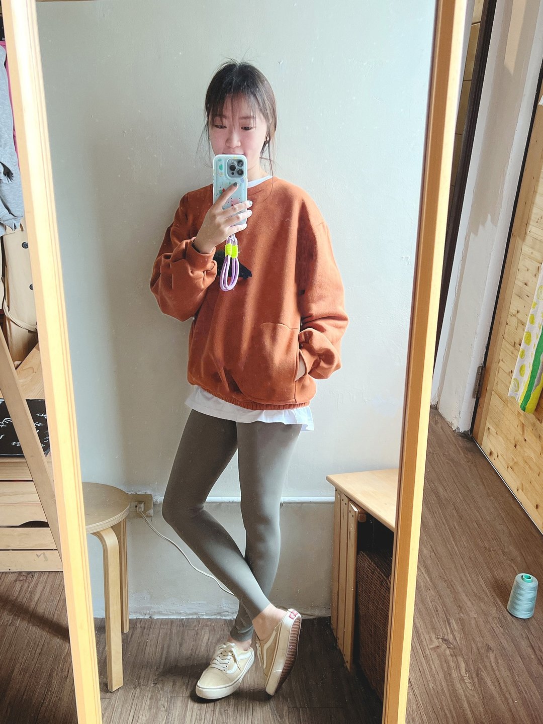 小波泡泡 / 一座山棱 / 焦糖橘刷毛口袋下摆松紧舒服上衣 - 女装上衣 - 棉 咖啡色