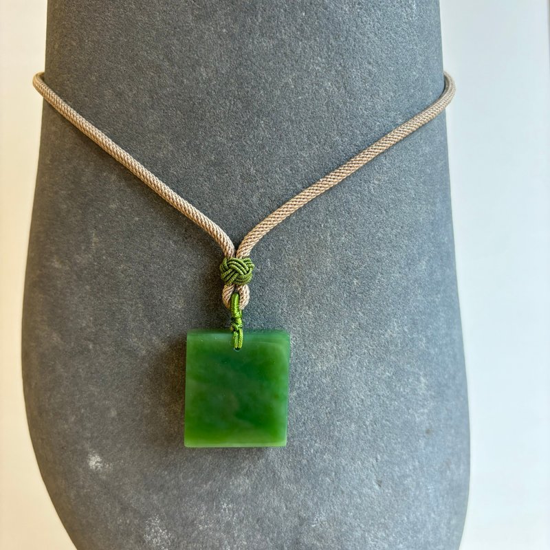 悠然自得 - 福气玉光系列 - 台湾设计雕刻玉佩 - 项链 - 玉石 绿色