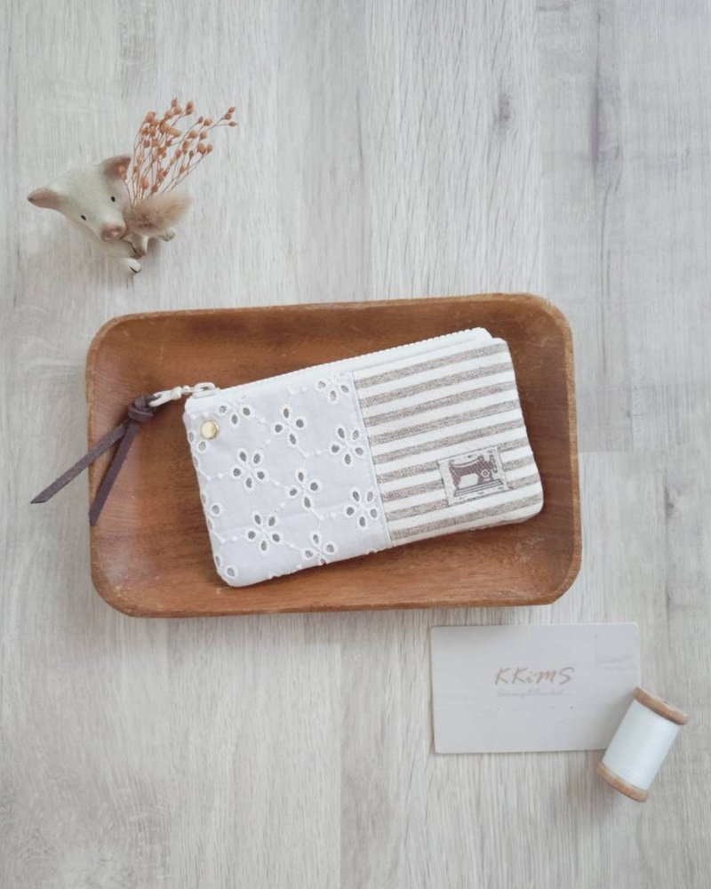 现货!【FCI/票卡包/零钱包】法式浪漫 日本布 刺绣蕾丝 条纹 - 化妆包/杂物包 - 棉．麻 卡其色