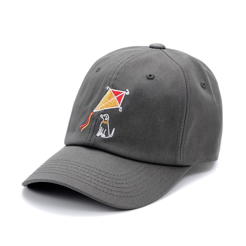 Let's Chill 狗狗风筝刺绣图案鸭咀帽/ 棒球帽/ 老爹帽 (深灰色) - 帽子 - 棉．麻 灰色