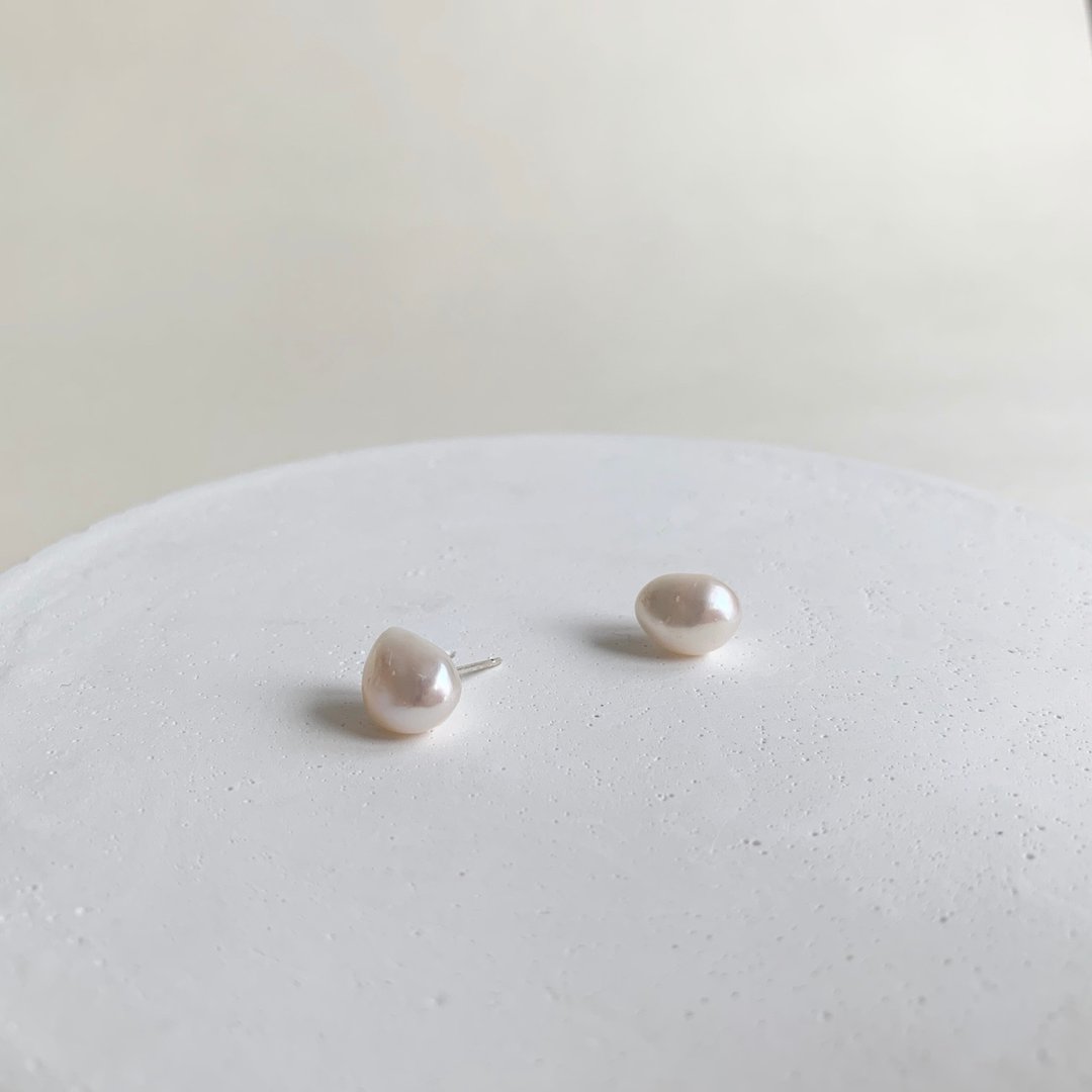 山下丘 天然异形珍珠耳钉  925纯银针 - 耳环/耳夹 - 珍珠 