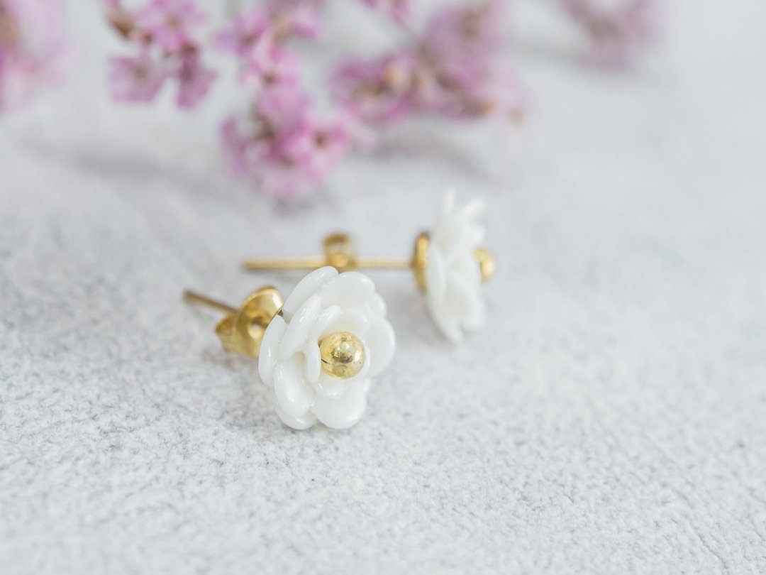 Plum ~ white porcelain flower tension back earrings ~ size Mini - 耳环/耳夹 - 陶 白色