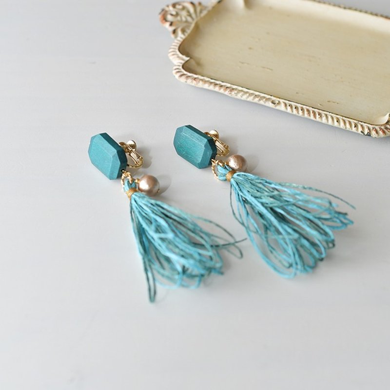 Tassel earrings/wood/blue - 耳环/耳夹 - 纸 蓝色