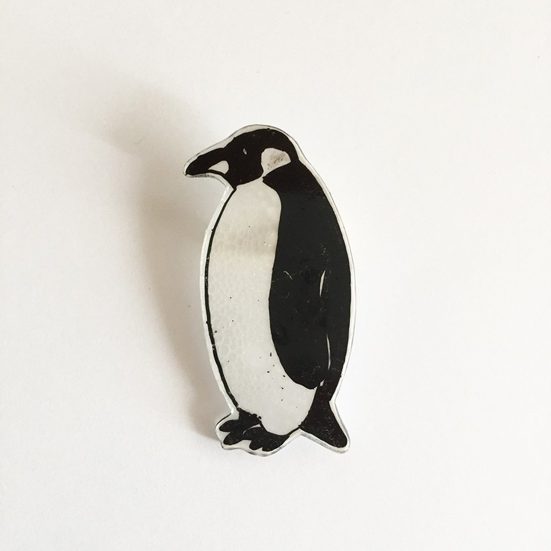 Penguin's Plavan brooch - 胸针 - 塑料 白色