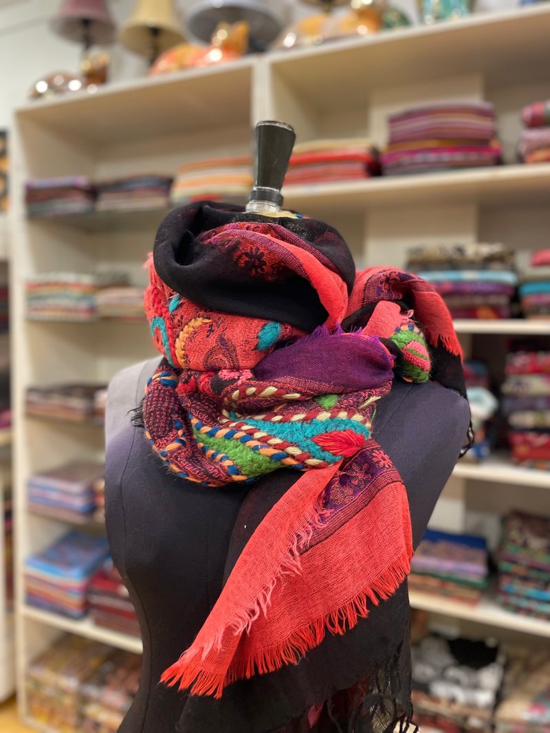 【母亲节精选】喀什米尔厚织水煮羊毛 手工刺绣围巾-艳彩纷飞 - 围巾/披肩 - 羊毛 红色