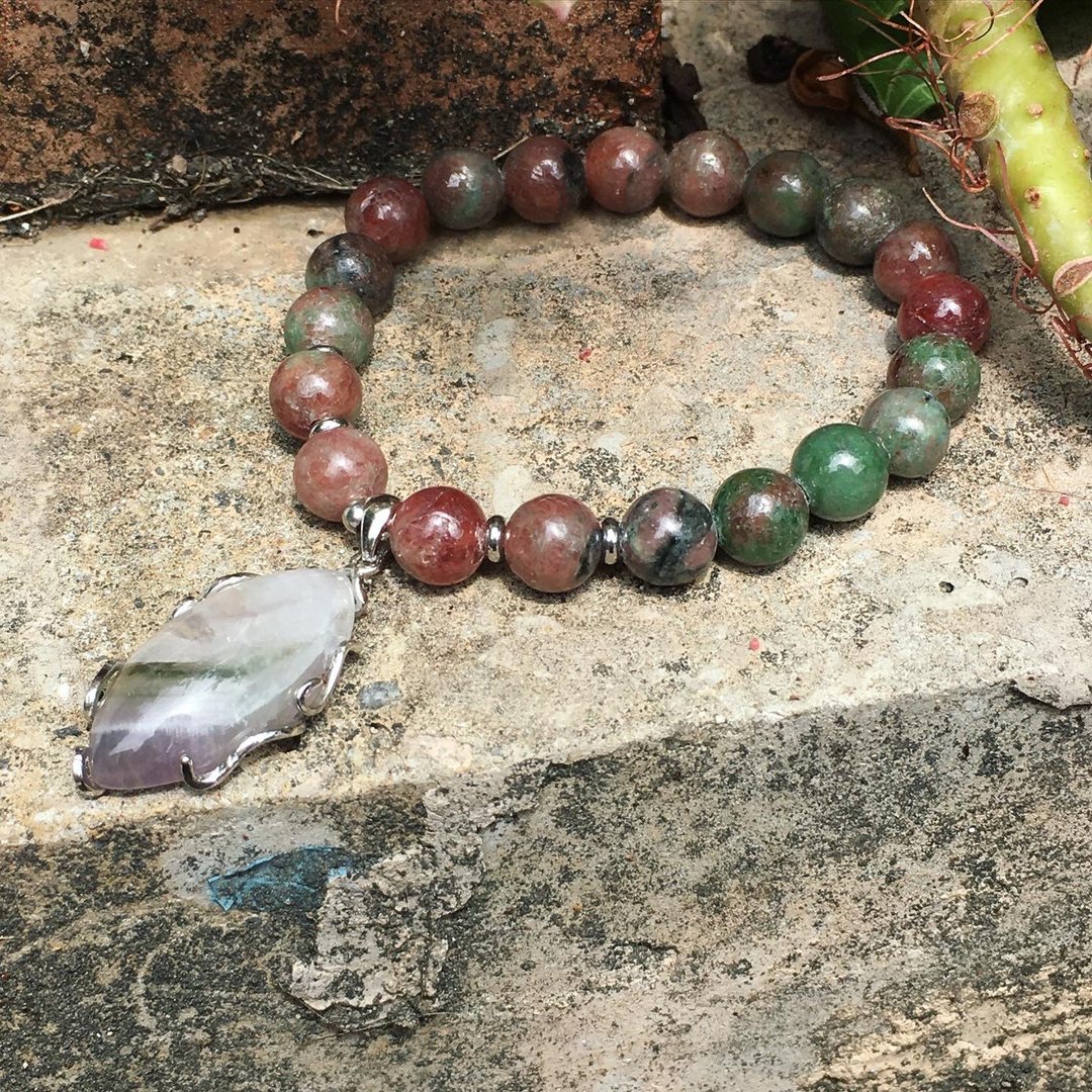 【Lost and find 】Eclogite 天然石 绿辉石 石榴石 共生 紫水晶 - 手链/手环 - 宝石 多色