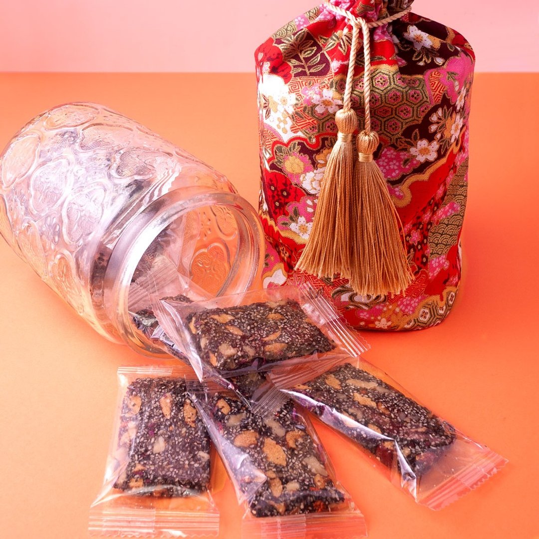 【贺年礼盒 】玫瑰黑芝麻红枣合桃糕 - 零食/点心 - 新鲜食材 