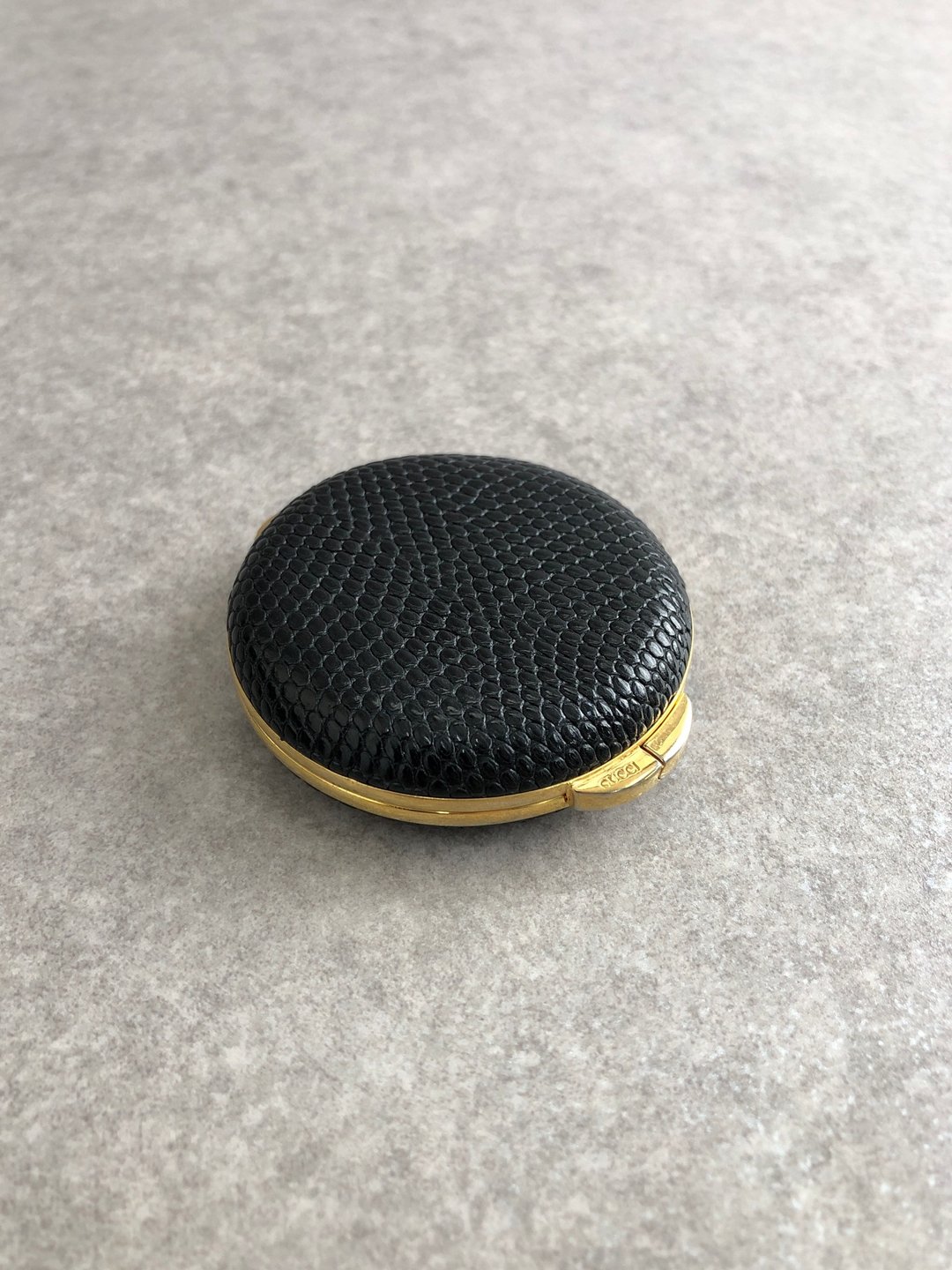 【 日本直送 名牌中古包 】GUCCI 古驰 饰品 黑色 皮革 迷你镜台 vintage 古着 2su6fn - 彩妆刷具/镜子/梳子 - 真皮 黑色