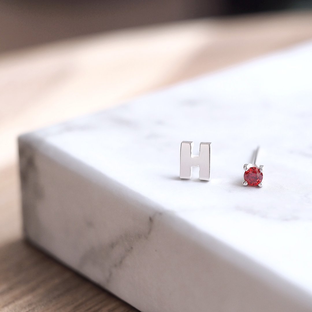 H) Selectable Birthstone & Initial Earrings Silver 925 - 耳环/耳夹 - 其他金属 多色