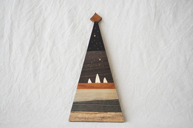 Christmas tree in the landscape of the holy night 2 - 墙贴/壁贴 - 木头 