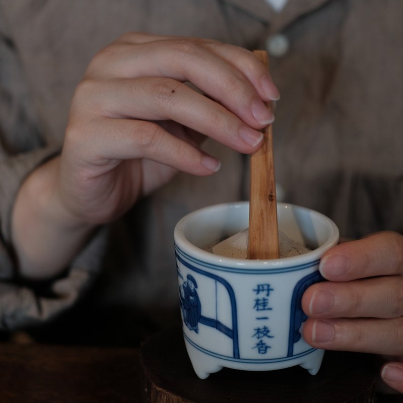 【香职人道具】印度老山白檀 灰押 香道具 - 香薰/精油/线香 - 木头 