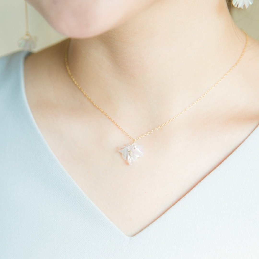 Flower bloom frill necklace || Clear - 项链 - 其他金属 白色