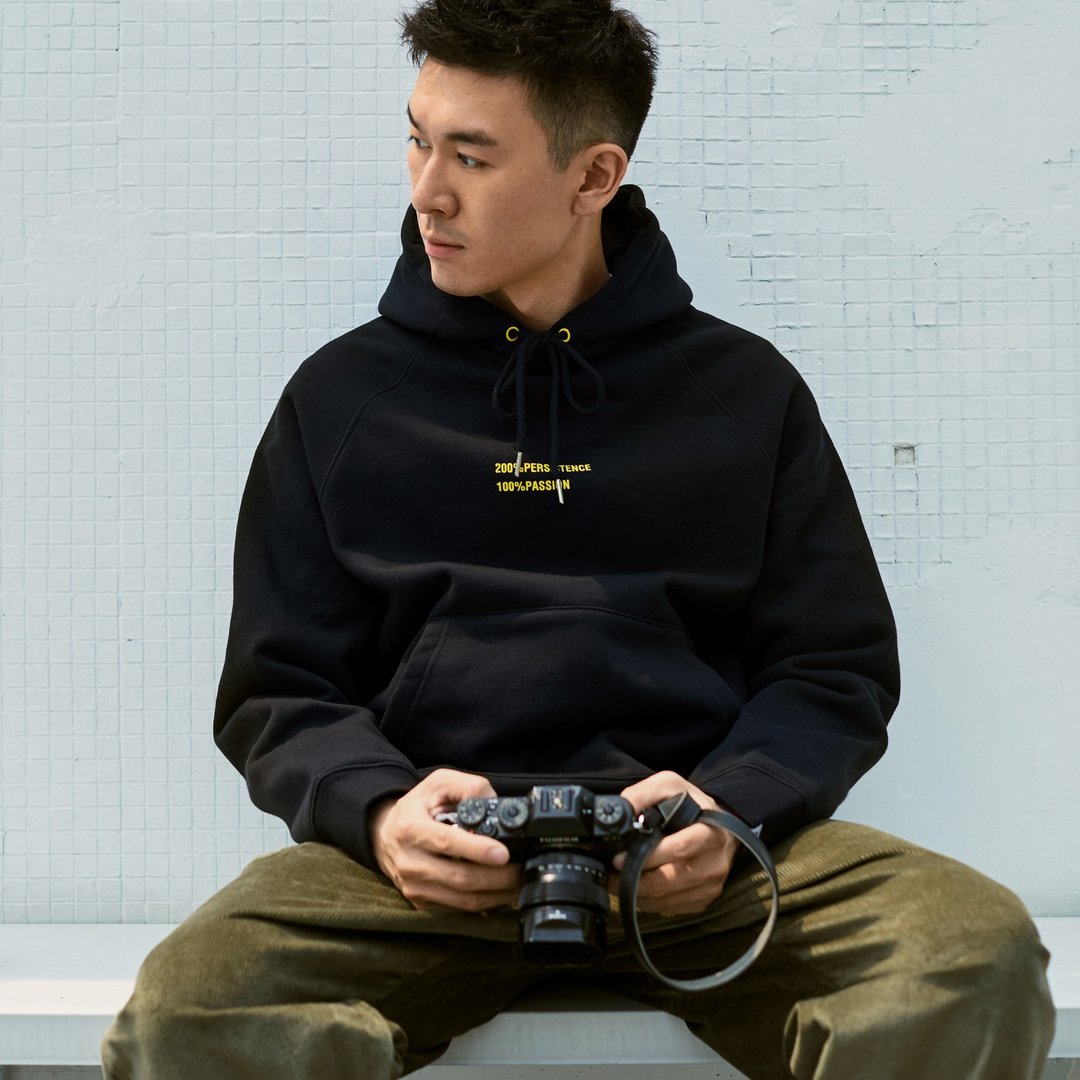 THREADESIGN Slogan Hoodie 标语印花加绒插肩款连帽卫衣 - 中性连帽卫衣/T 恤 - 棉．麻 卡其色