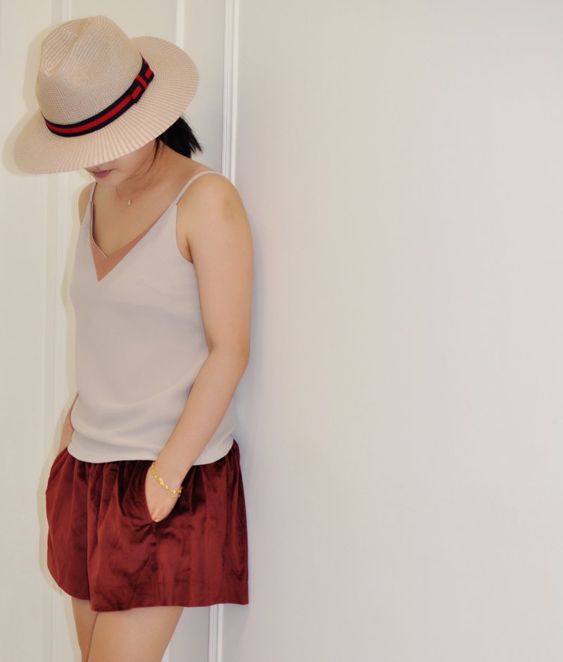 Flat 135 X 台湾设计师系列 西瓜红色 领口双层 细肩 背心 上衣 休闲 宽松 短版 轻松 舒适 - 女装背心 - 聚酯纤维 红色