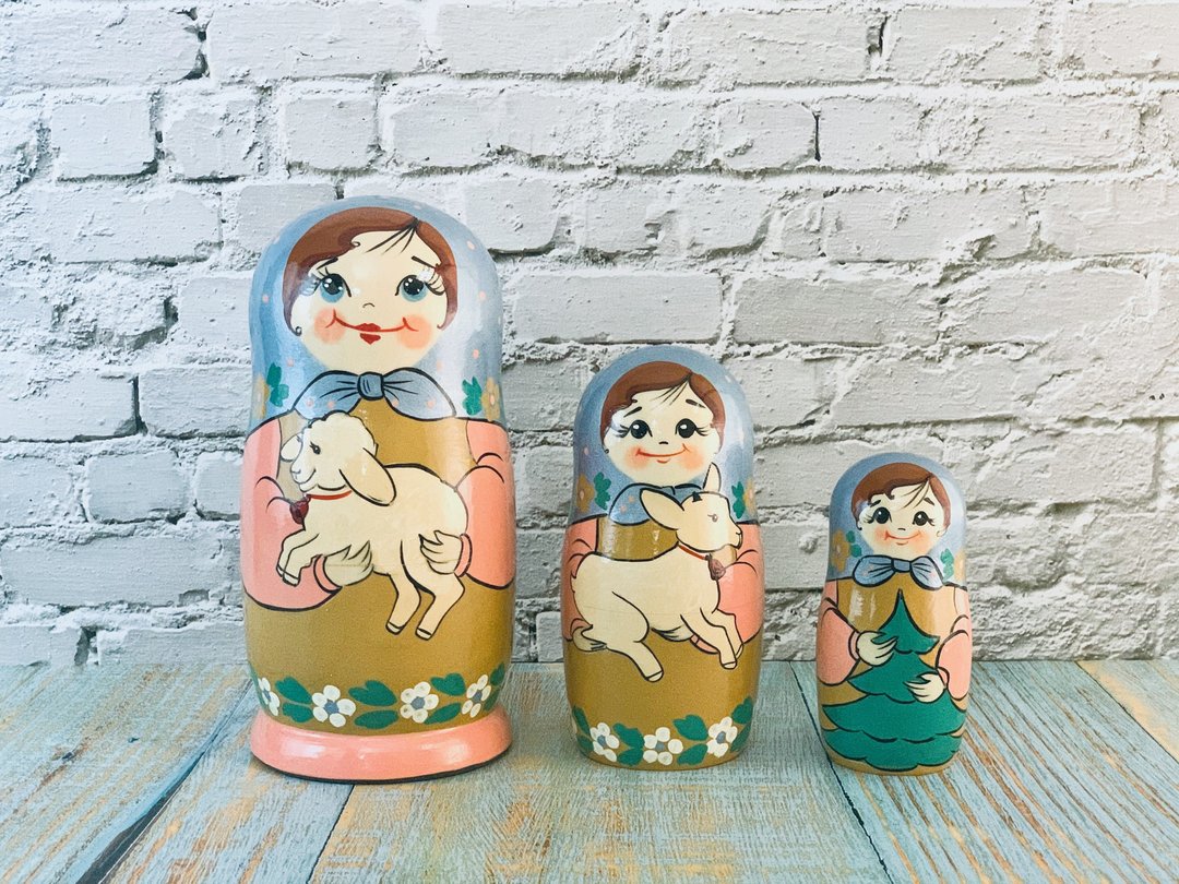 Russian Matryoshka Babushka, Wooden nesting dolls (17cm) - 摆饰 - 木头 
