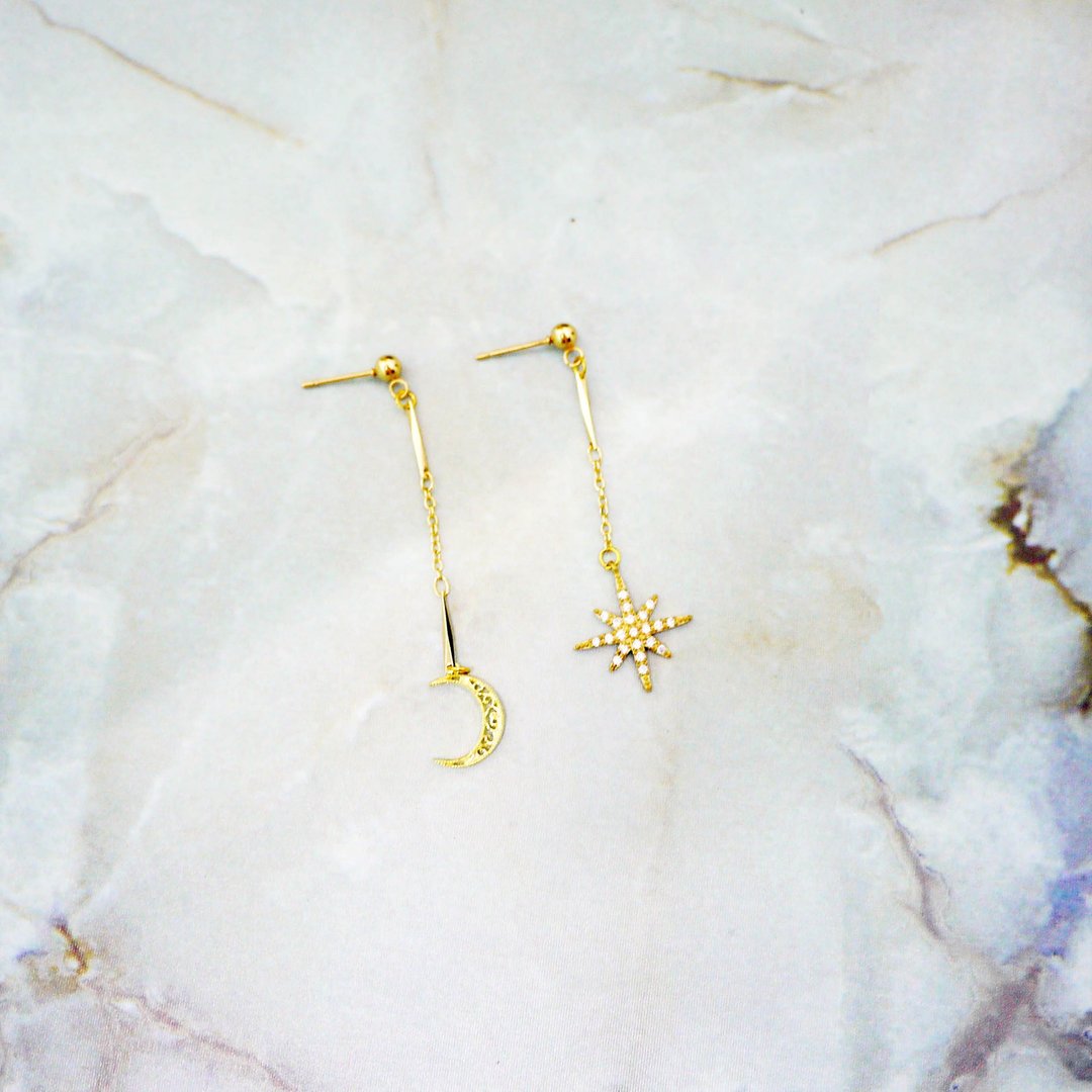 【福利品】月亮星辰不对称 耳饰 - 耳环/耳夹 - 其他金属 金色