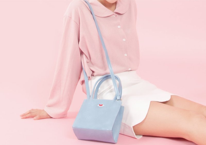 Dear My Universe 爱心星球小方包 - 粉蓝 - 手拿包 - 真皮 蓝色