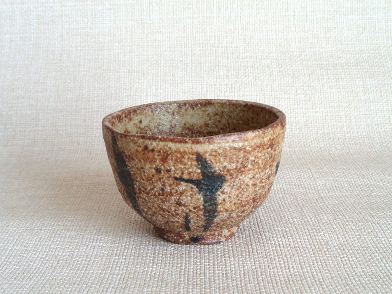 碗 铁绘草纹 a - 碗 - 陶 卡其色