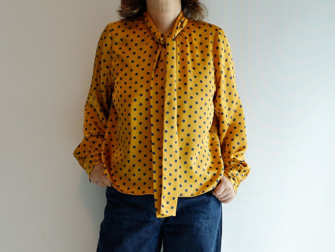 领结领衬衫 - 黄芥末圆点 轻松展现风格 - 女装衬衫 - 聚酯纤维 黄色