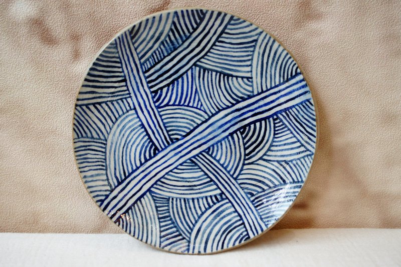 手作粉引 无须纹样 圆皿 (中) 14.5cm 餐盘 圆盘 - 盘子/餐盘/盘架 - 陶 咖啡色