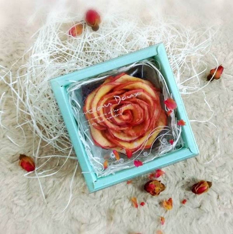 微田水气婚礼小物－苹果果干玫瑰花(独家系列)-透明方盒 - 水果干 - 其他材质 多色