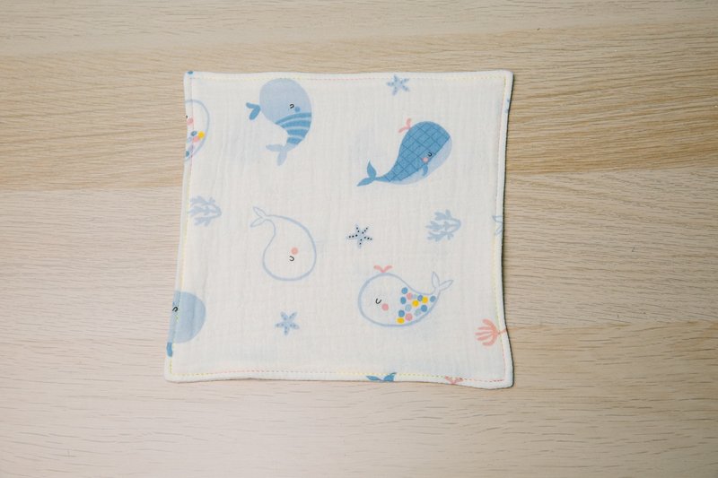 浅蓝鲸鱼 正方形手帕/幼儿园手帕夹/儿童手帕/口水巾/手作手帕 - 围嘴/口水巾 - 棉．麻 蓝色