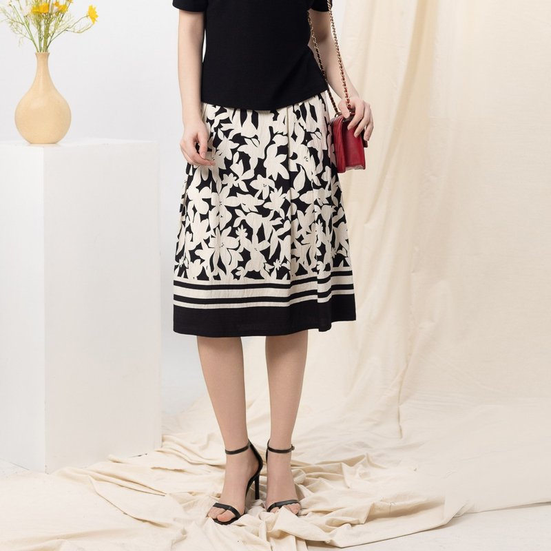 【MEDUSA】黑白花卉剪花纹理压褶裙(M-XL) | 气质短裙 印花短裙 - 裙子 - 其他人造纤维 黑色