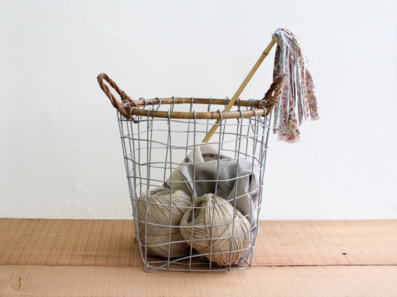 RATTAN TOP WIRE BASKET Small 复古钢织藤提手收纳筐/小 - 置物架/篮子 - 不锈钢 银色