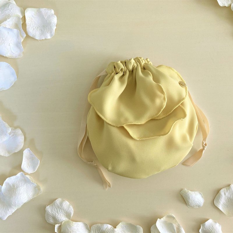 Powdery Double Cloth Petal Drawstring Pouch Citron Yellow - 化妆包/杂物包 - 其他材质 黄色