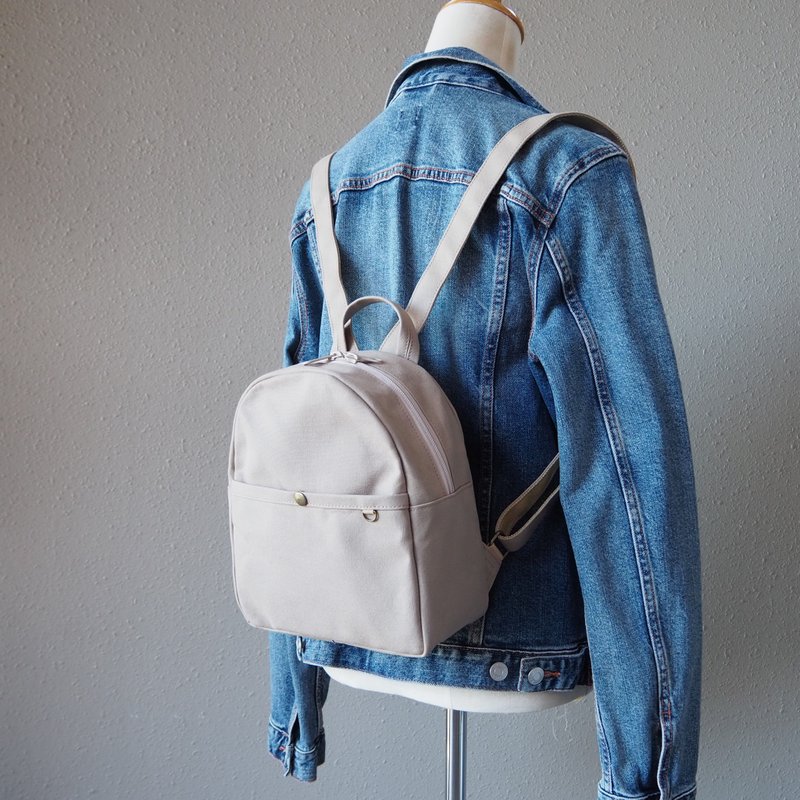 Handmade Japanese canvas minimal backpack / beige - 后背包/双肩包 - 棉．麻 卡其色