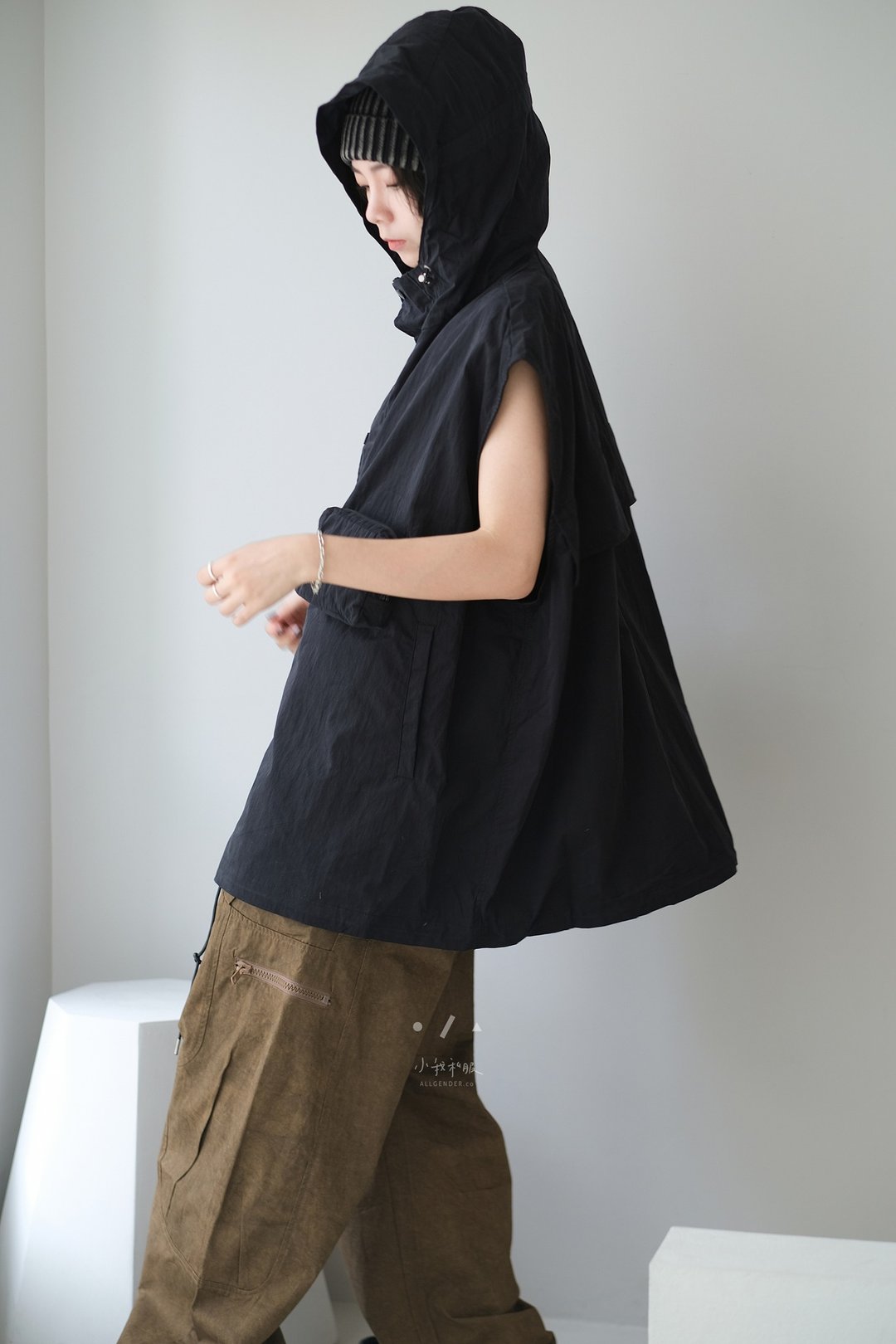 木津川OVERSIZE极宽松连帽背心 - 2色 超宽黑 - 女装背心 - 其他人造纤维 白色
