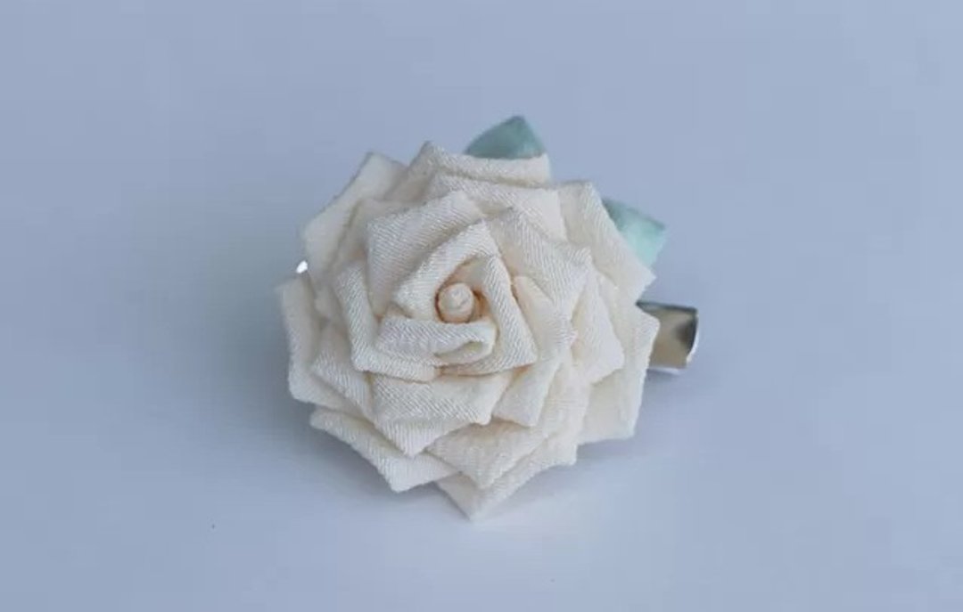 Order Production Silk Roses' Hair Ornament White Knit W or Japanese Yukata or Kimono - 发饰 - 丝．绢 白色