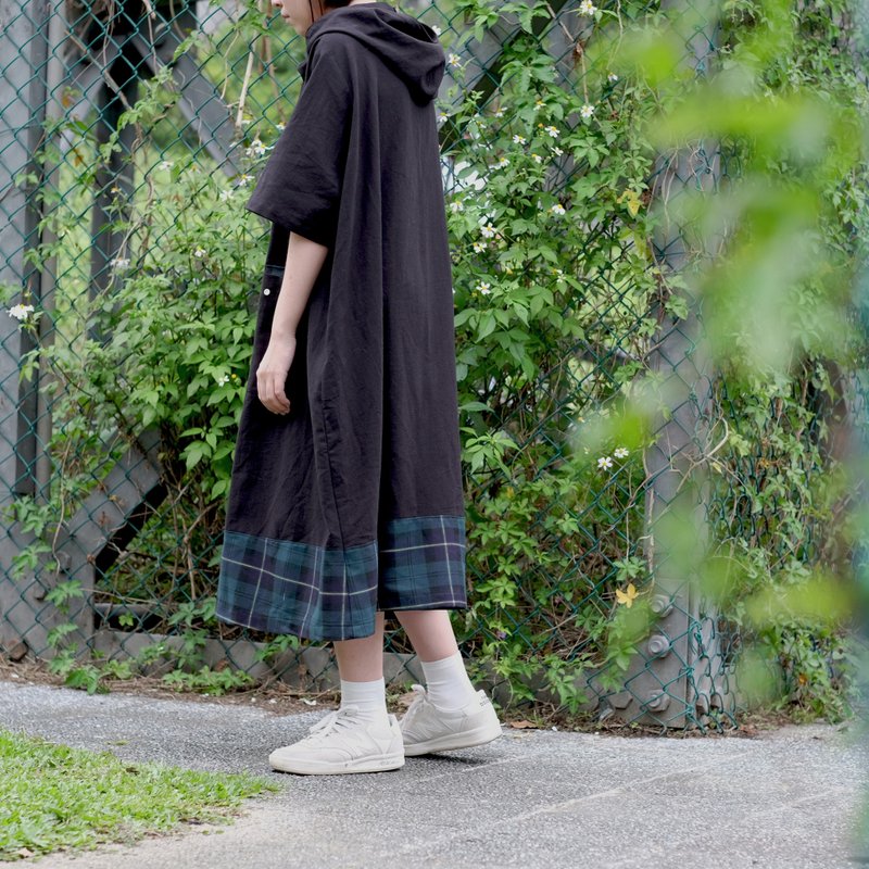 墨黑格纹斗篷式宽版短袖连帽长版洋装 - 女装上衣 - 棉 黑色