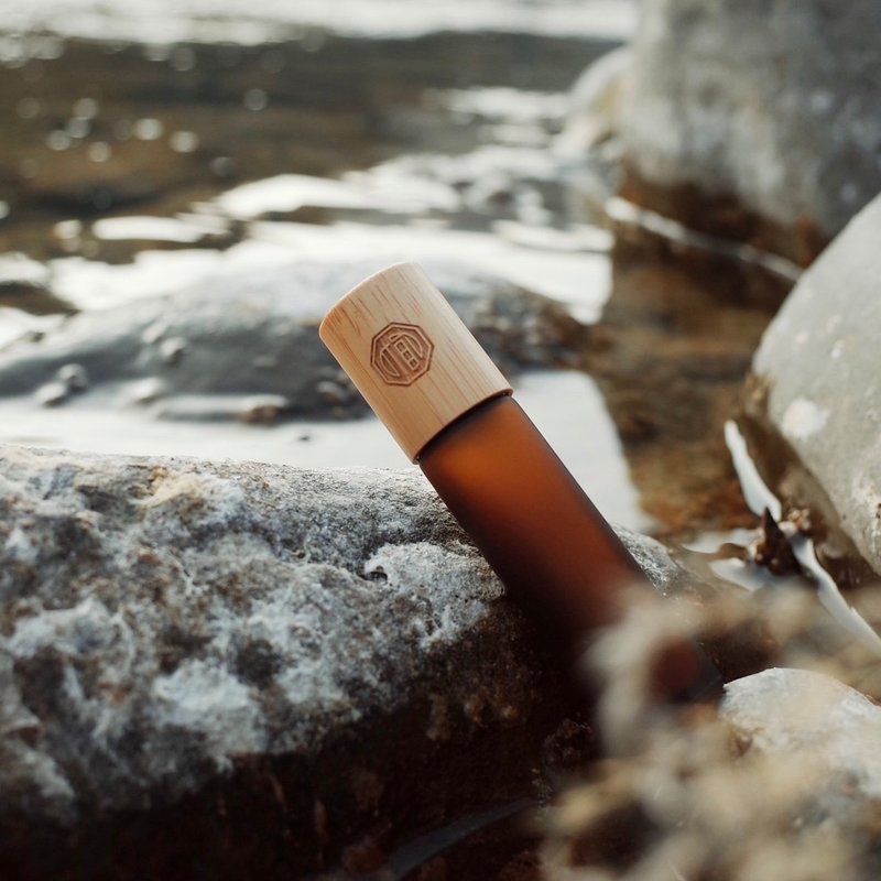 【榆端镜】油甘果 复方滚珠精油 10ml - 香薰/精油/线香 - 玻璃 白色