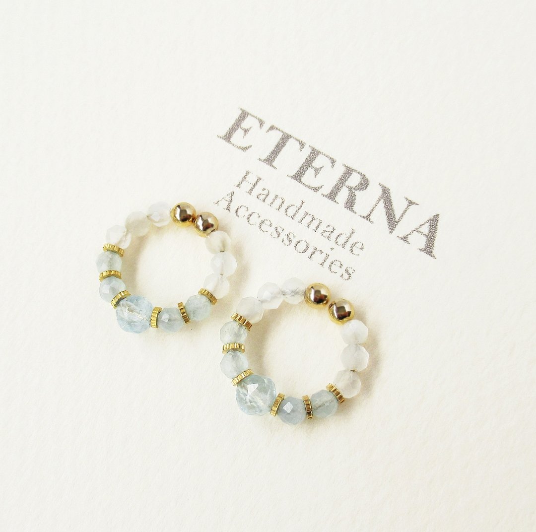 Aquamarine and Moonstone, tiny hoop earrings 夾式耳環 - 耳环/耳夹 - 半宝石 蓝色