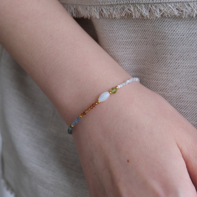 mother of pearl bracelet 天然石手链 海蓝宝石 磷灰石 贝壳 橄榄石 Hessonite 石榴石 护身符 赠礼 - 手链/手环 - 宝石 蓝色