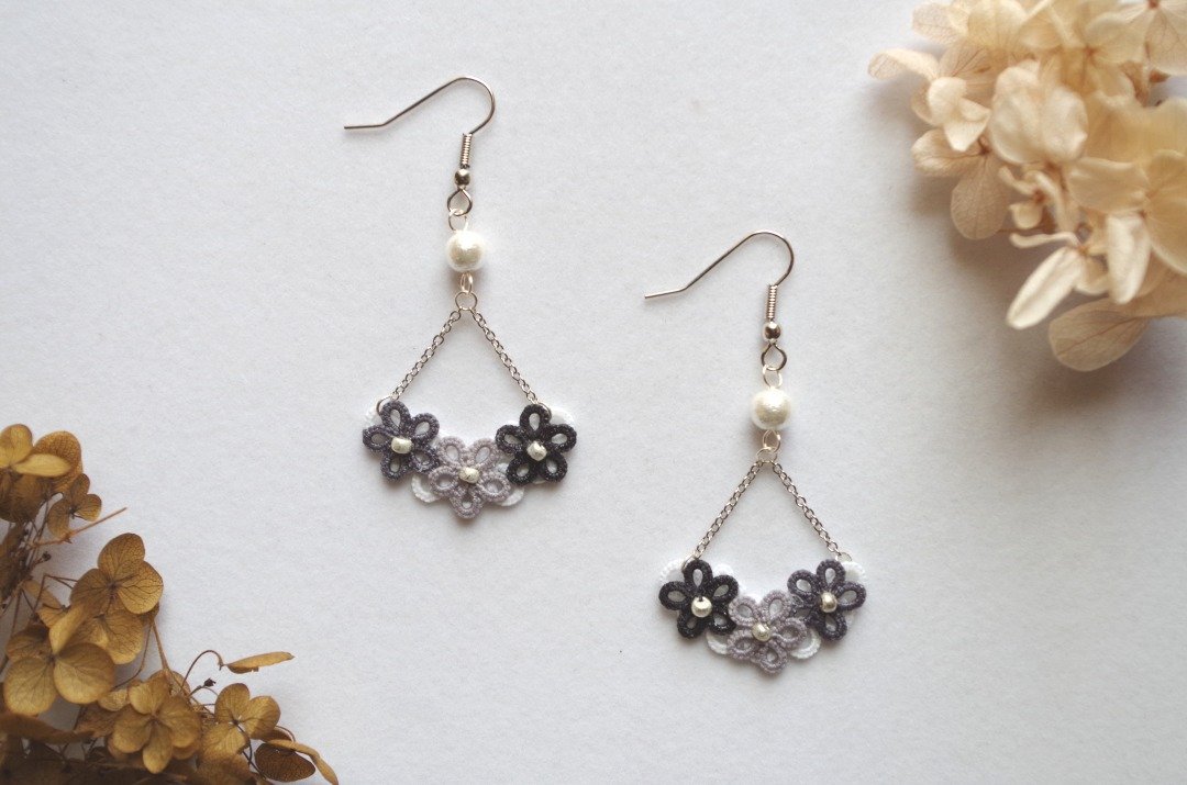 Tatting Lace Floret and Cotton Pearl Earrings - Silver Gray - 耳环/耳夹 - 棉 灰色