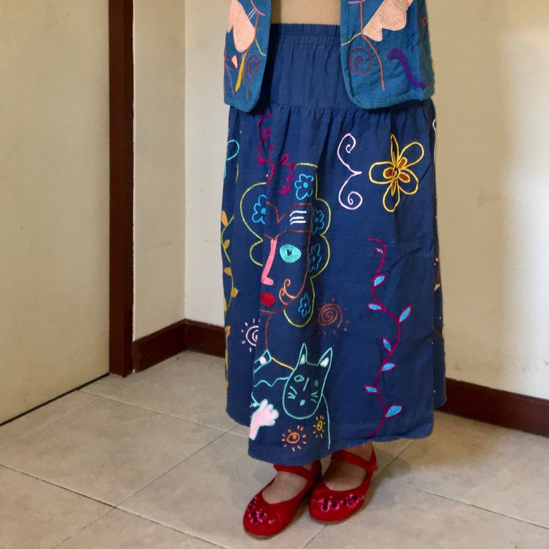 Indigo-dyed cotton skirt with hand-embroidered cats - 裙子 - 绣线 蓝色