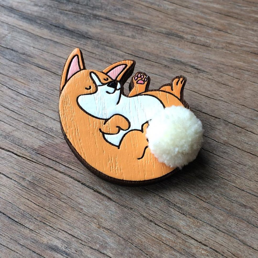 Wooden brooch fluffy tail corgi - 胸针 - 木头 橘色