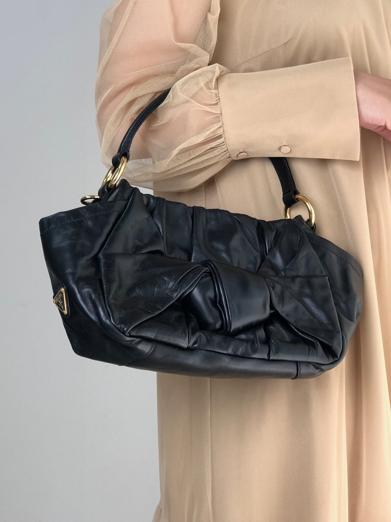 【日本直送 名牌中古包】PRADA 普拉达 手提包 黑色 三角标志 缎带皮革 vintage 古着 old a73fym - 手提包/手提袋 - 真皮 黑色