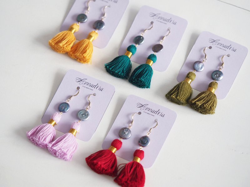 Freshwater pearl earrings with tassels/ gift for her/ bridesmaid - 耳环/耳夹 - 绣线 多色