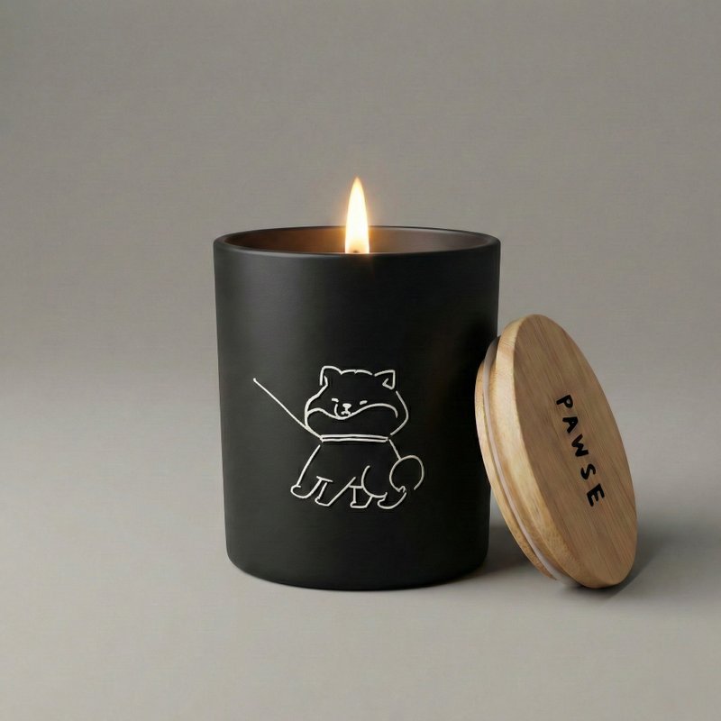 PAWSE 拒否柴香氛蜡烛 - 情人节礼物 办公室疗愈小物 开工收心 - 蜡烛/烛台 - 玻璃 
