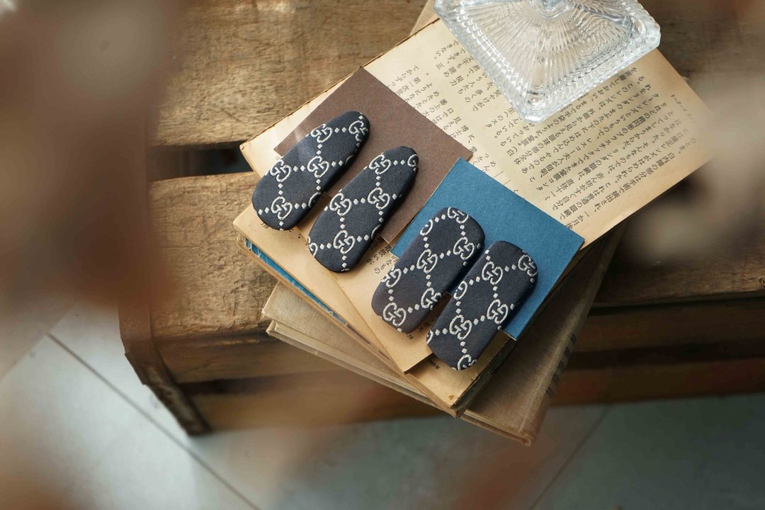 古董领带改制发夹-Gucci-经典 logo 款 - 银灰 - 发饰 - 丝．绢 橘色