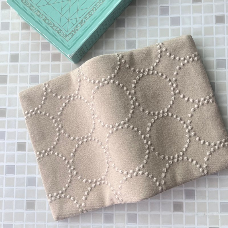 mina perhonen tambourine 书衣 A6 日制手工刺绣 手作 书衣 - 书衣/书套 - 棉．麻 咖啡色