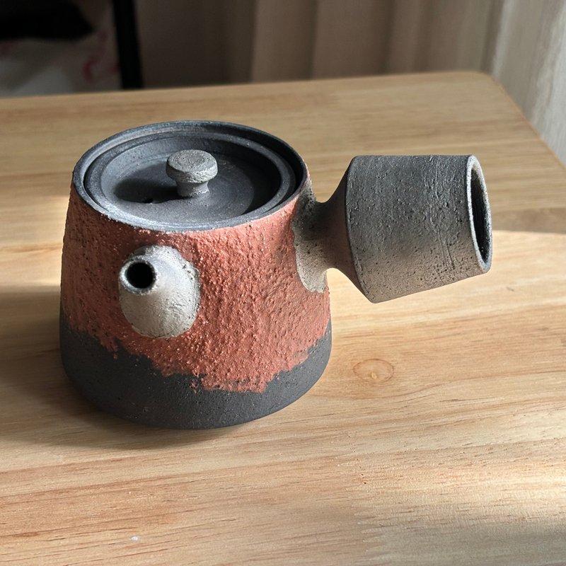 台湾名家周圣钧 黑瓦立瓶侧把壶 岩矿壶 - 茶具/茶杯 - 陶 咖啡色