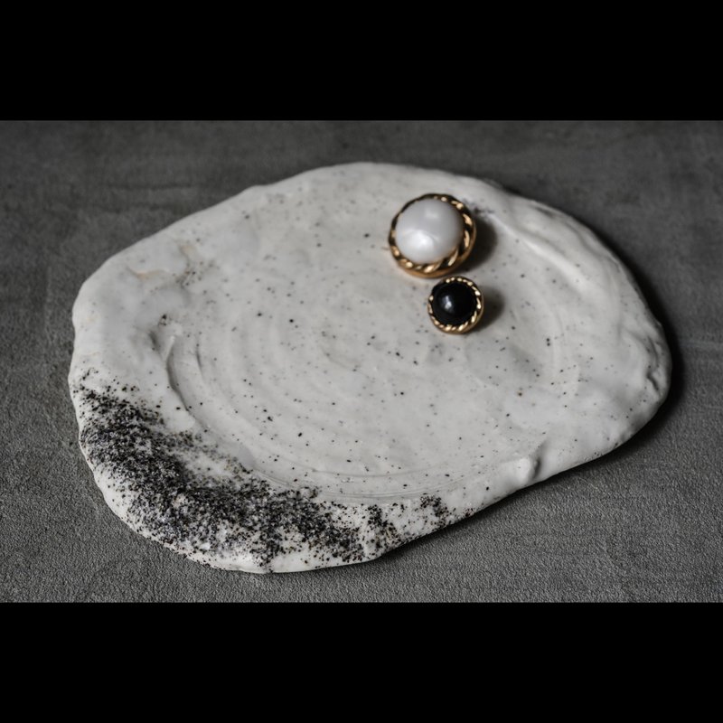 。芝麻斑点白陶自由土流双面赏盘/点心盘/置物摆设 - 摆饰 - 陶 