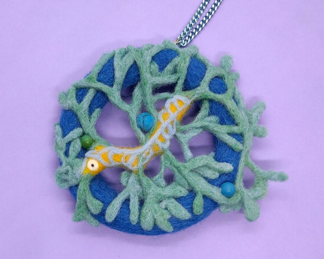 [Wool felt bag charm] Pen-chan playing in the snow - 吊饰 - 羊毛 蓝色